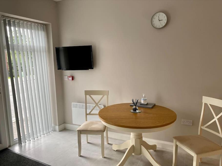 Erne Getaway No.7 Brand New 1 Bed Apartment เอนนิสคิลเลน ภายนอก รูปภาพ