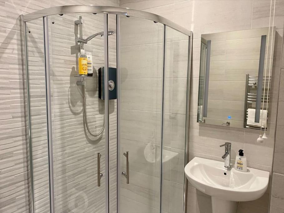 Erne Getaway No.7 Brand New 1 Bed Apartment เอนนิสคิลเลน ภายนอก รูปภาพ